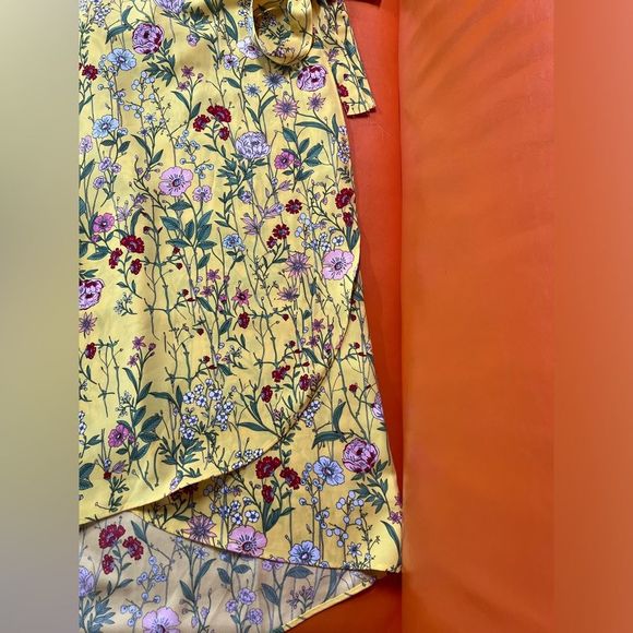 NWT LOFT yellow floral wrap midi skirt. Size 6. - Picture 6 of 7